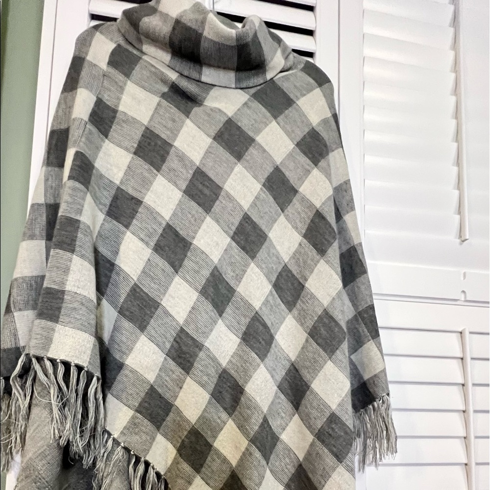 Gray and white plaid shawl